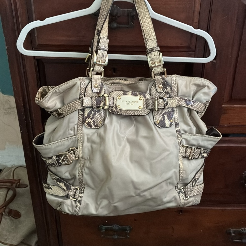 Michael Kors Tan and Brown Shoulder Bag with Slouchy Silhouette - Picture 12 of 12